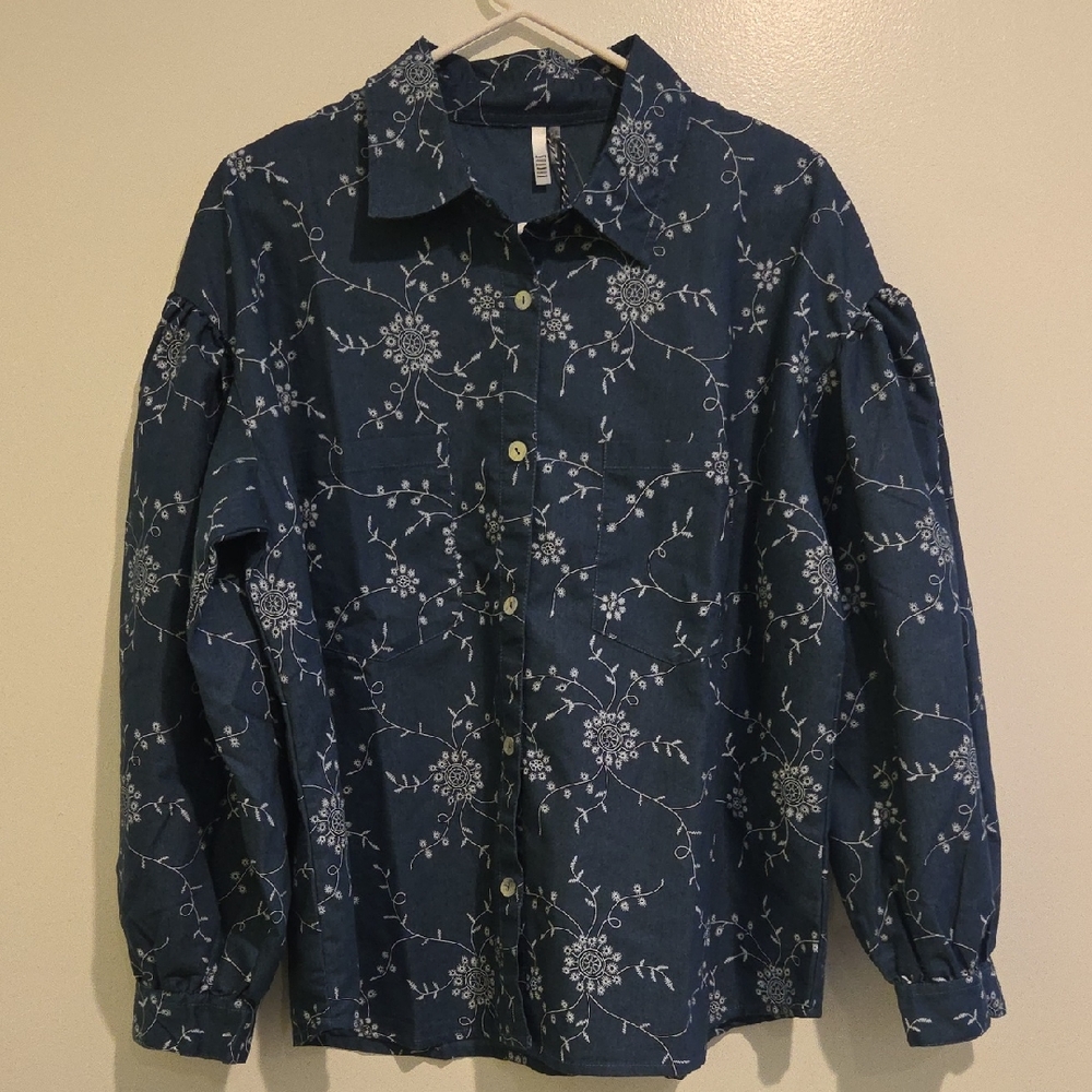 NWT Kaktus Blue and White Casual Button Down Shirt with Floral Design